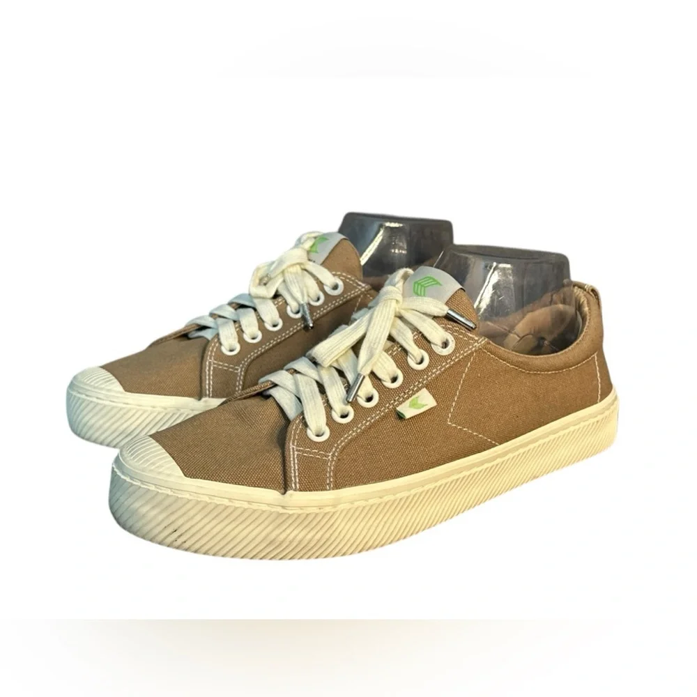 Cariuma Oca Low Canvas Tennis Sneakers in Washed Burn Sand Mens 8 Womens 9.5 B21